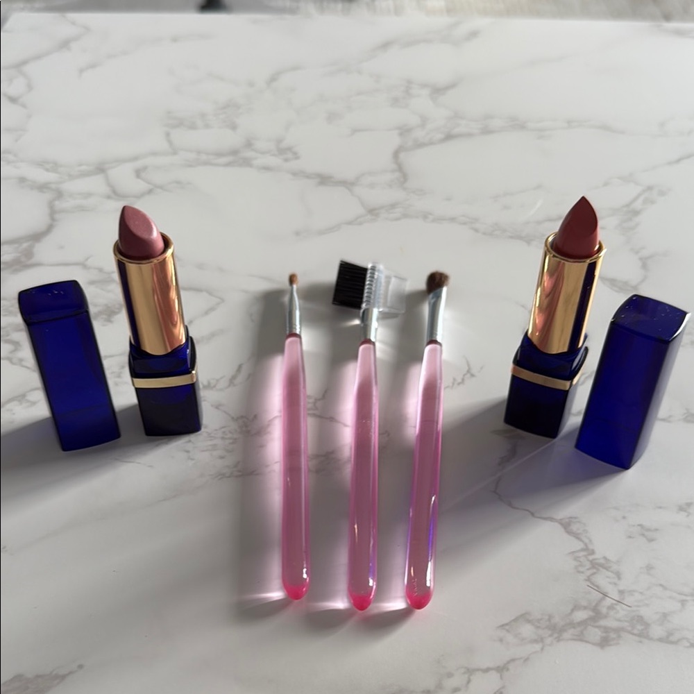 Lipsticks / Brushes